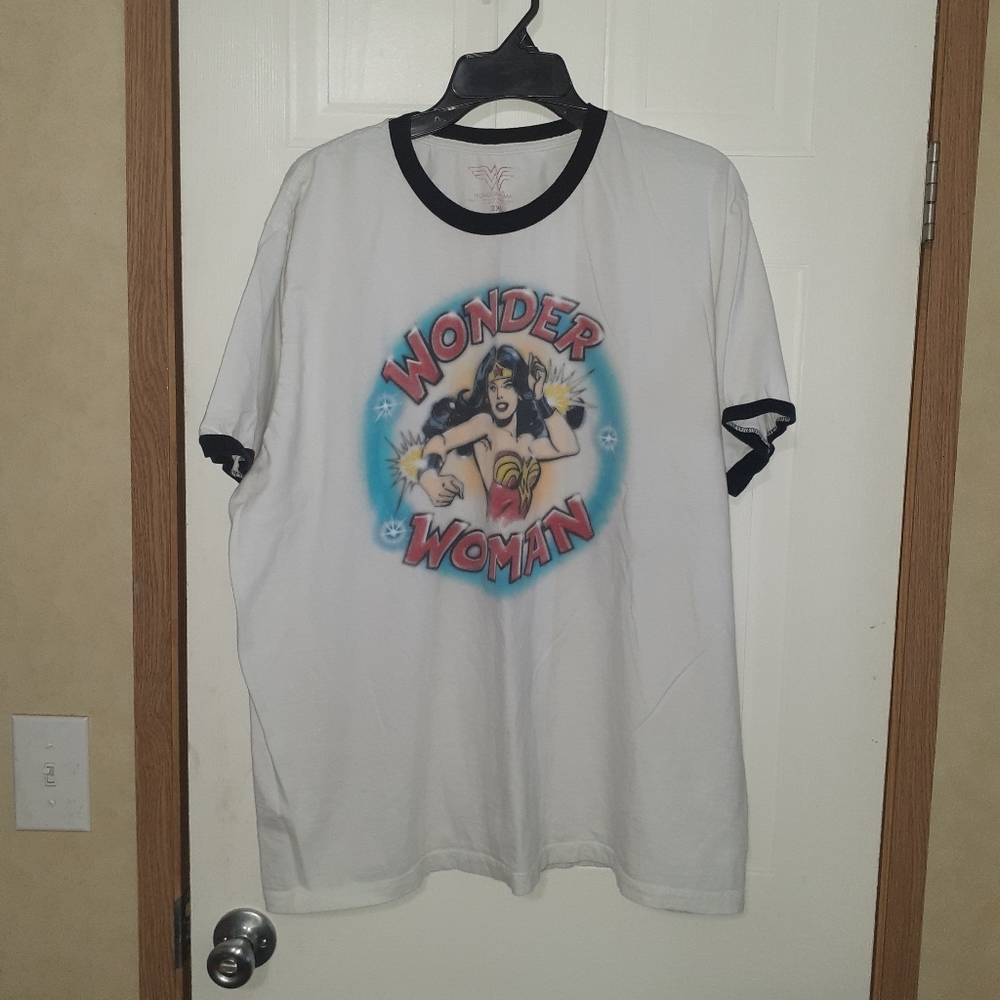 Wonder Women short sleeved t-shirt
